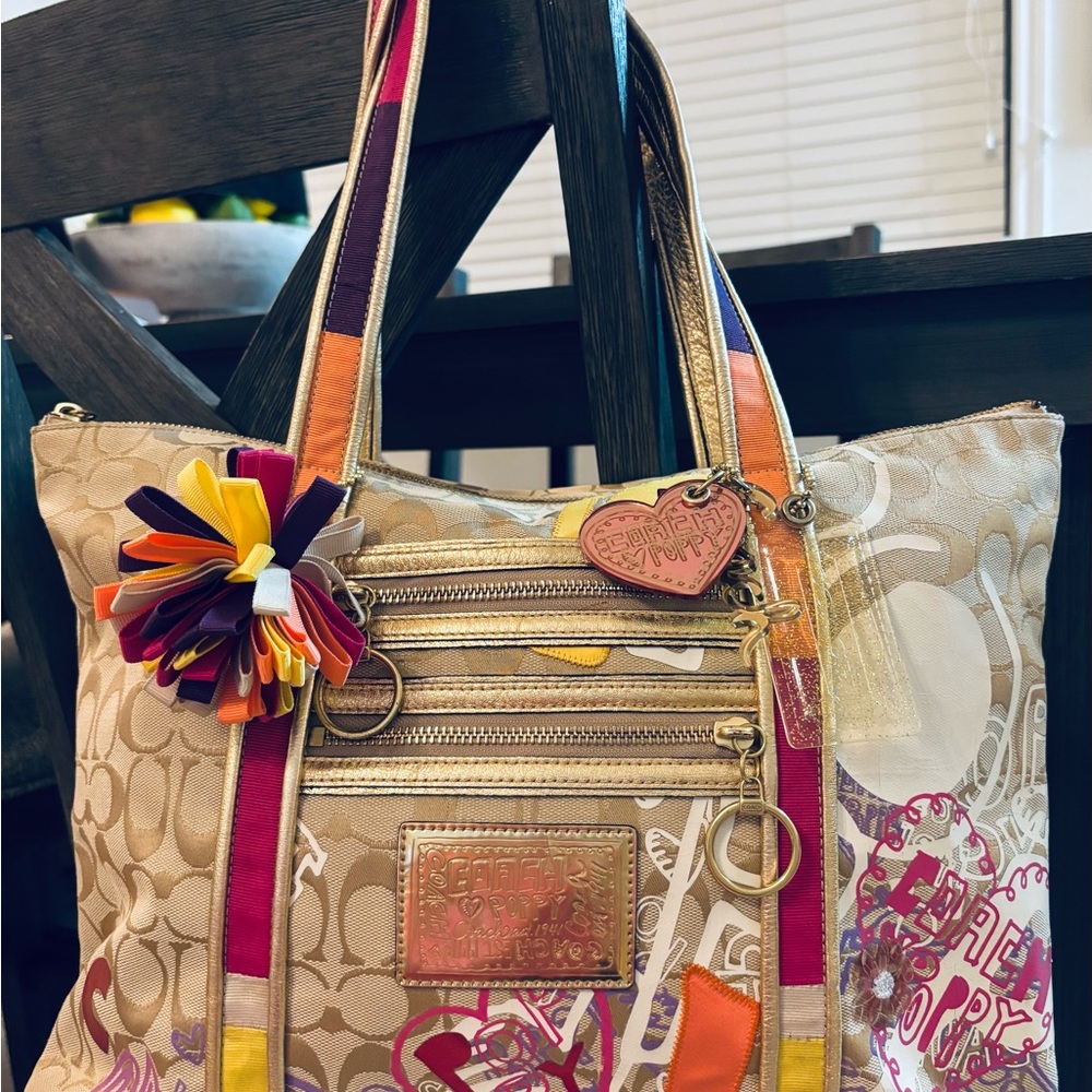 COACH Graffiti Poppy Coach Glam Tote
FOUR hangtags!!   COA